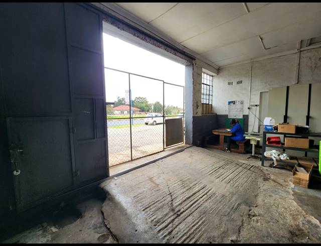 399M² WAREHOUSE TO LET IN WYCHWOOD